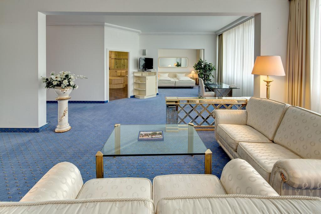 קאסל Hotel La Strada מראה חיצוני תמונה