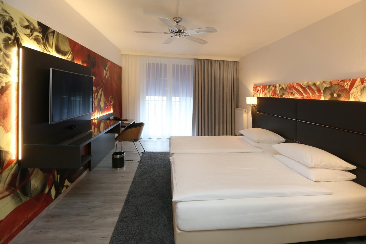 קאסל Hotel La Strada מראה חיצוני תמונה
