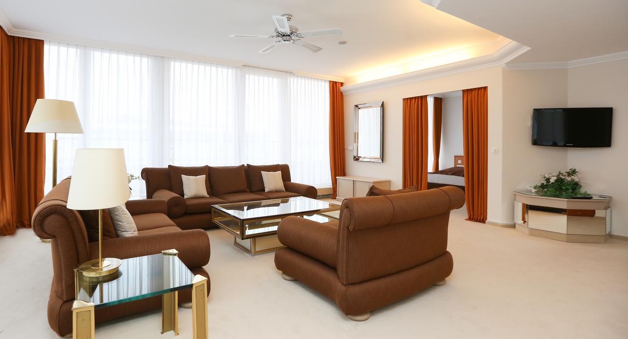 קאסל Hotel La Strada מראה חיצוני תמונה